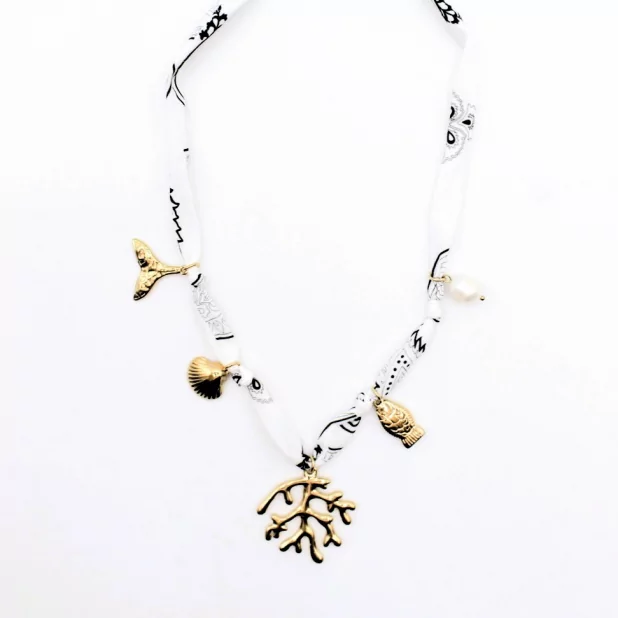 Collier tissus avec pampilles en acier