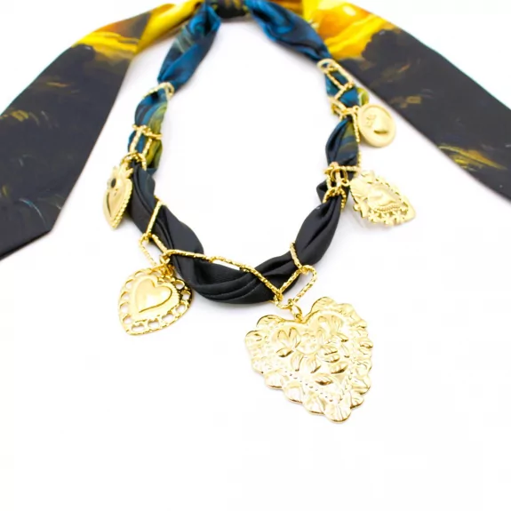 Collier foulard breloques dorées