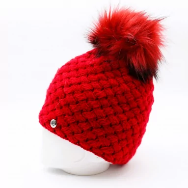 bonnet avec pompon synthétique