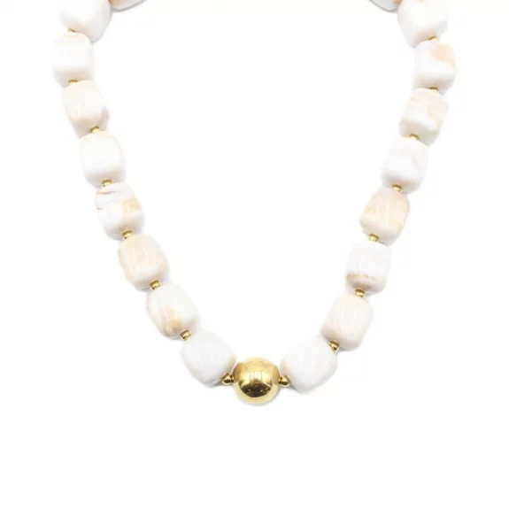 Collier résine et boule dorée
