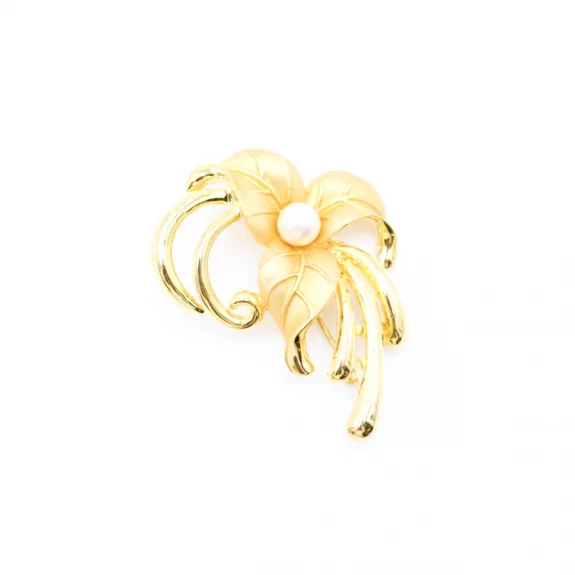 Broche dorée fleur avec perle nacrée