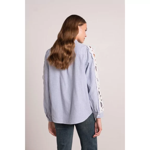 Chemisier femme à rayures avec manches brodées