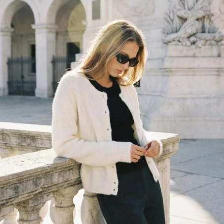 Gilet femme boutonné en maille douce