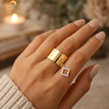 Bague dorée breloque strass