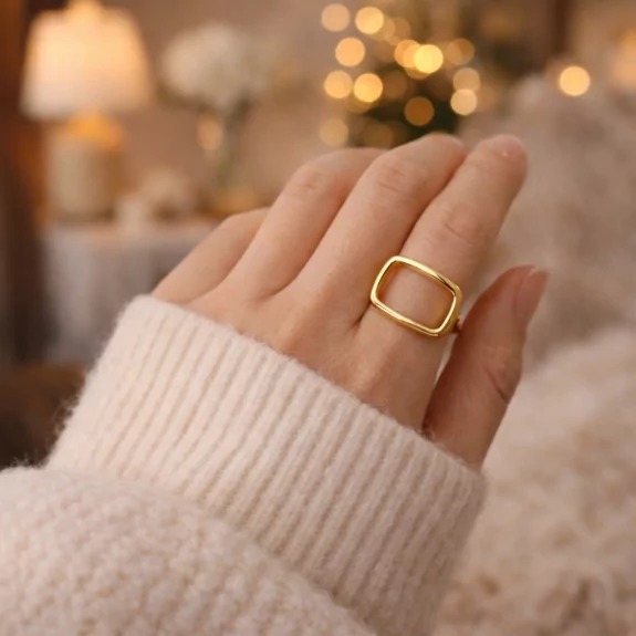 Bague dorée rectangle ovale