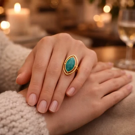 Bagues dorées avec cabochon