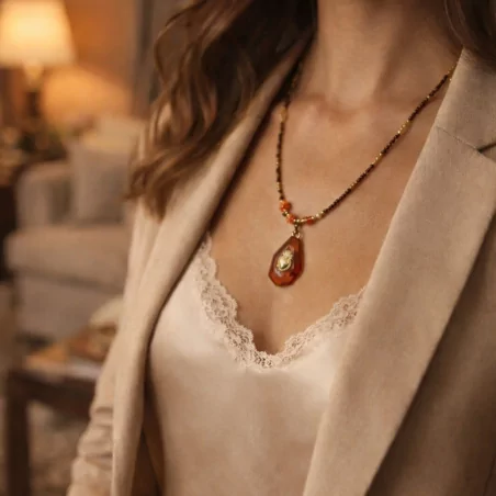 Sautoir top mode avec pendentif résine