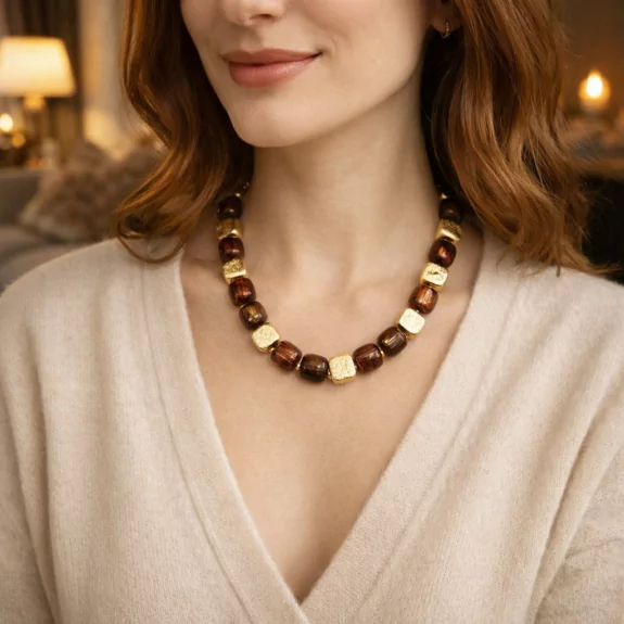 Collier cabochon résine et doré brossé