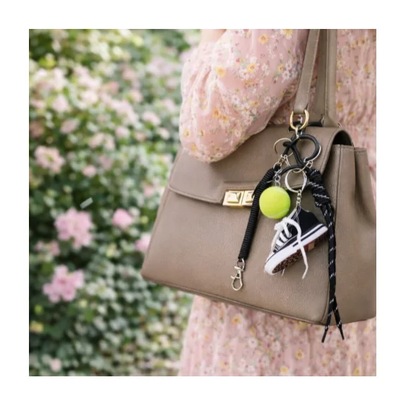 Porte clefs avec chaussure et balle de tennis