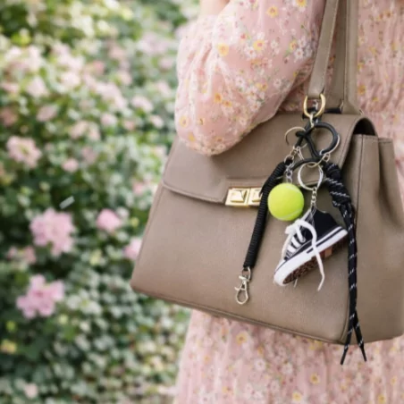 Porte clefs avec chaussure et balle de tennis