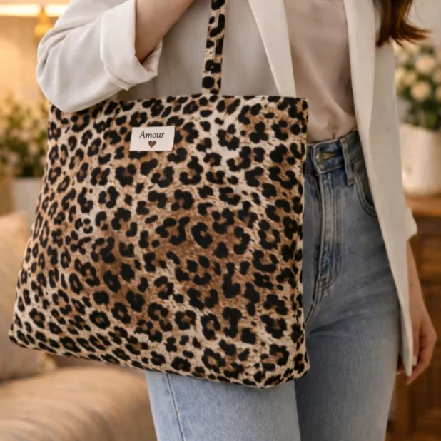 Tote bag femme motif léopard en coton avec message AMOUR