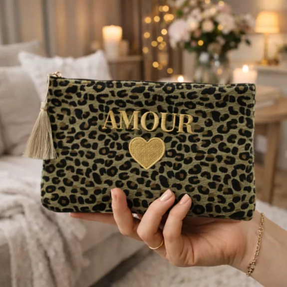 Pochette léopard message AMOUR