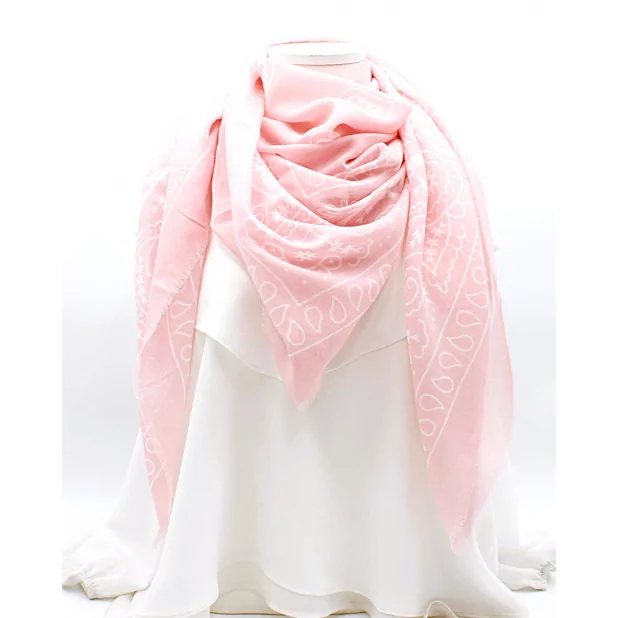 Écharpe carrée femme à motifs