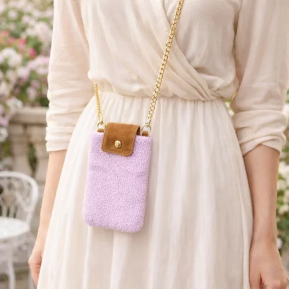 Pochette en moumoute pour téléphone portable