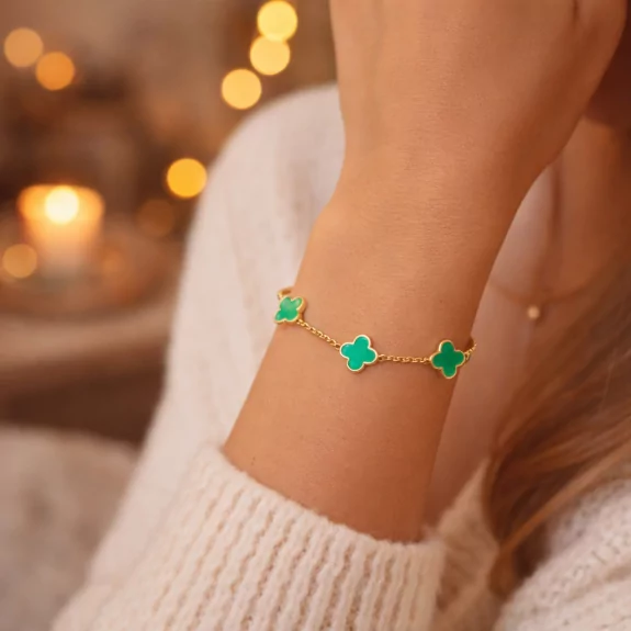 Bracelet acier inoxydable avec trèfle émaillé