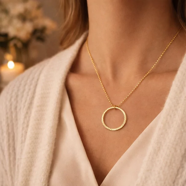 Collier doré acier avec pendentif cercle