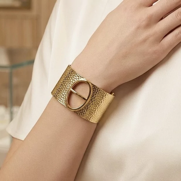 Bracelet manchette texturé en acier inoxydable