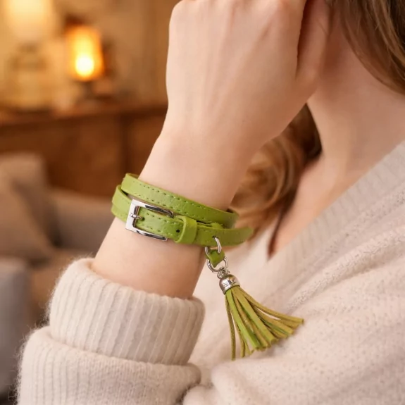 Bracelet en cuir de vachette avec breloque