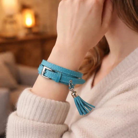 Bracelet en cuir de vachette avec breloque