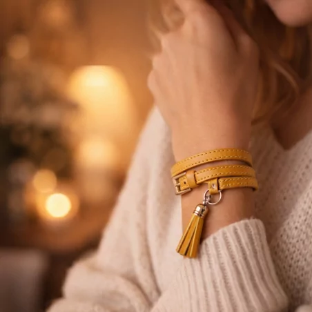 Bracelet en cuir de vachette avec breloque