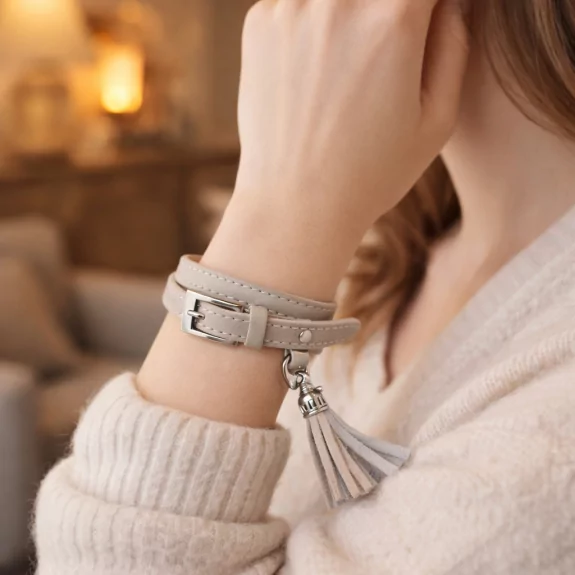 Bracelet en cuir de vachette avec breloque