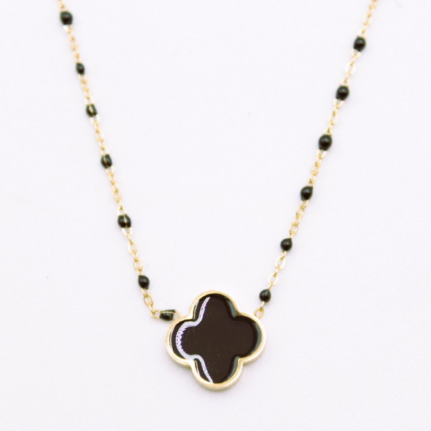 Collier tendance acier, perles et trèfle