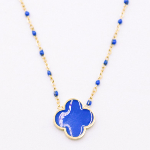 Collier tendance acier, perles et trèfle