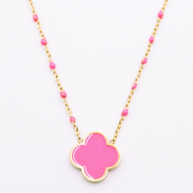 Collier tendance acier, perles et trèfle