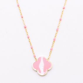 Collier tendance acier, perles et trèfle