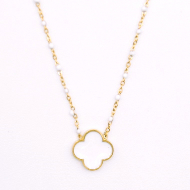 Collier tendance acier, perles et trèfle