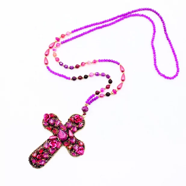 Sautoir en perles de cristal avec croix